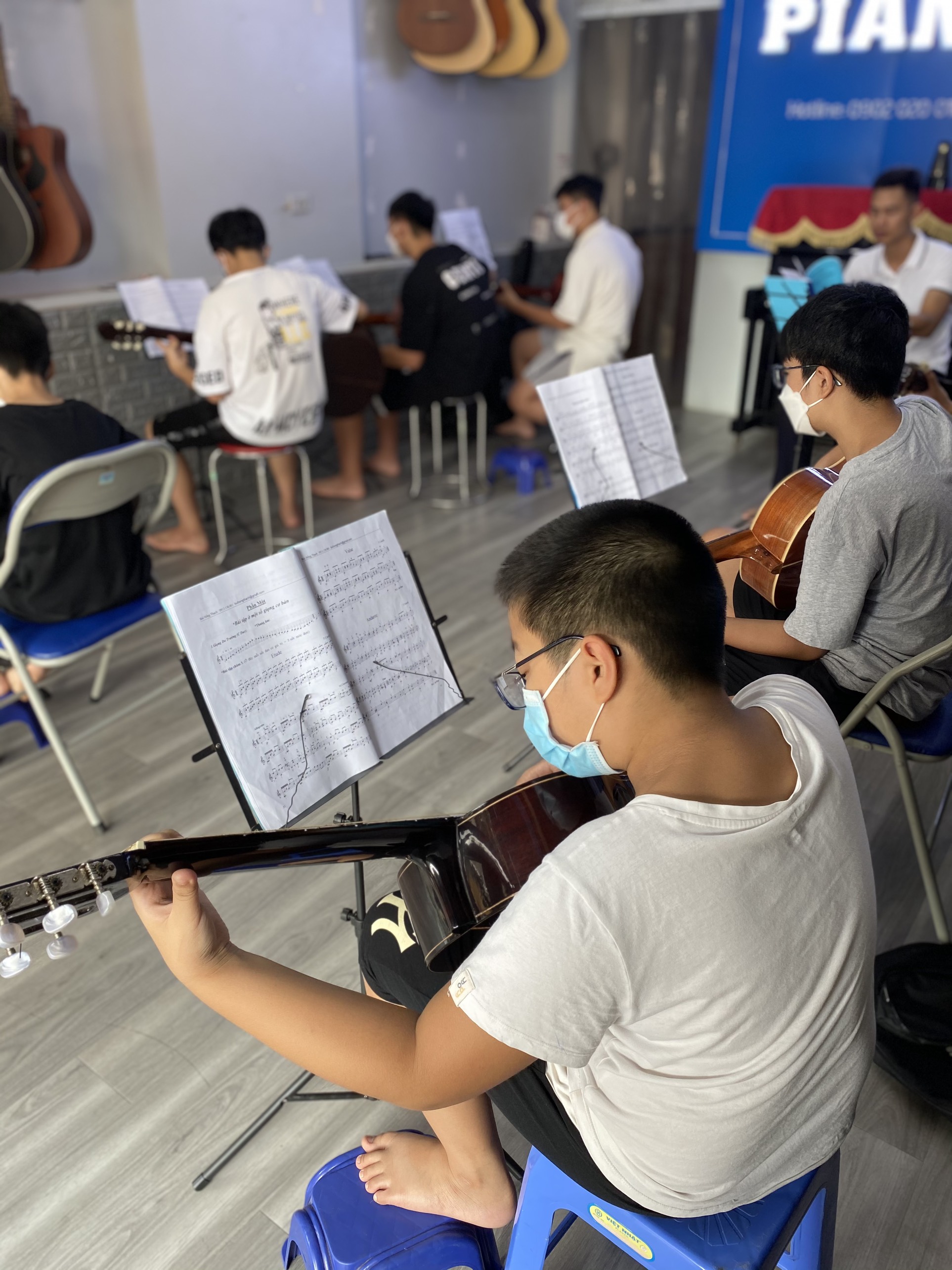 lớp học guitar