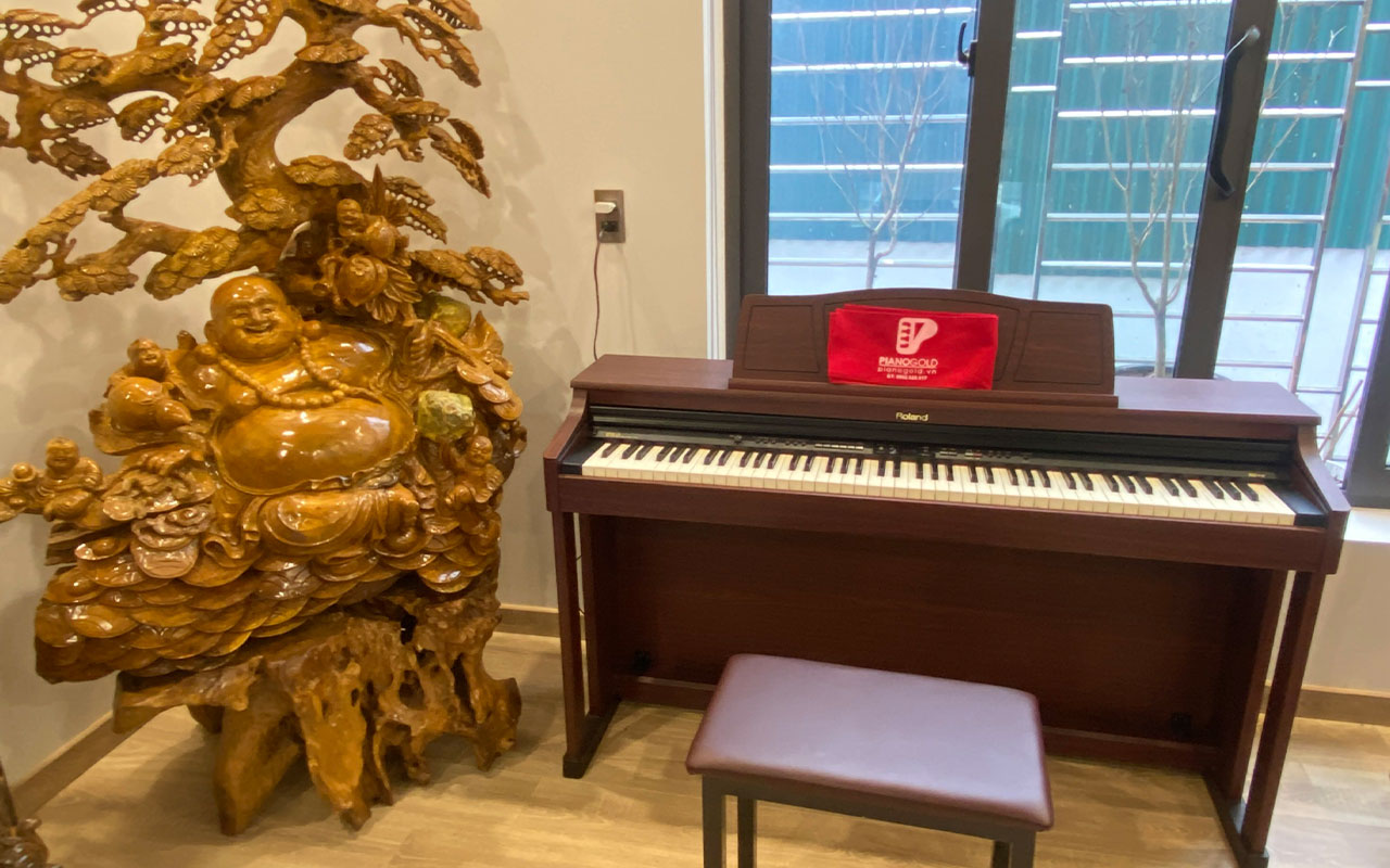 Ảnh thực tế cây đàn piano roland hp205gp tại nhà khách hàng của chúng tôi