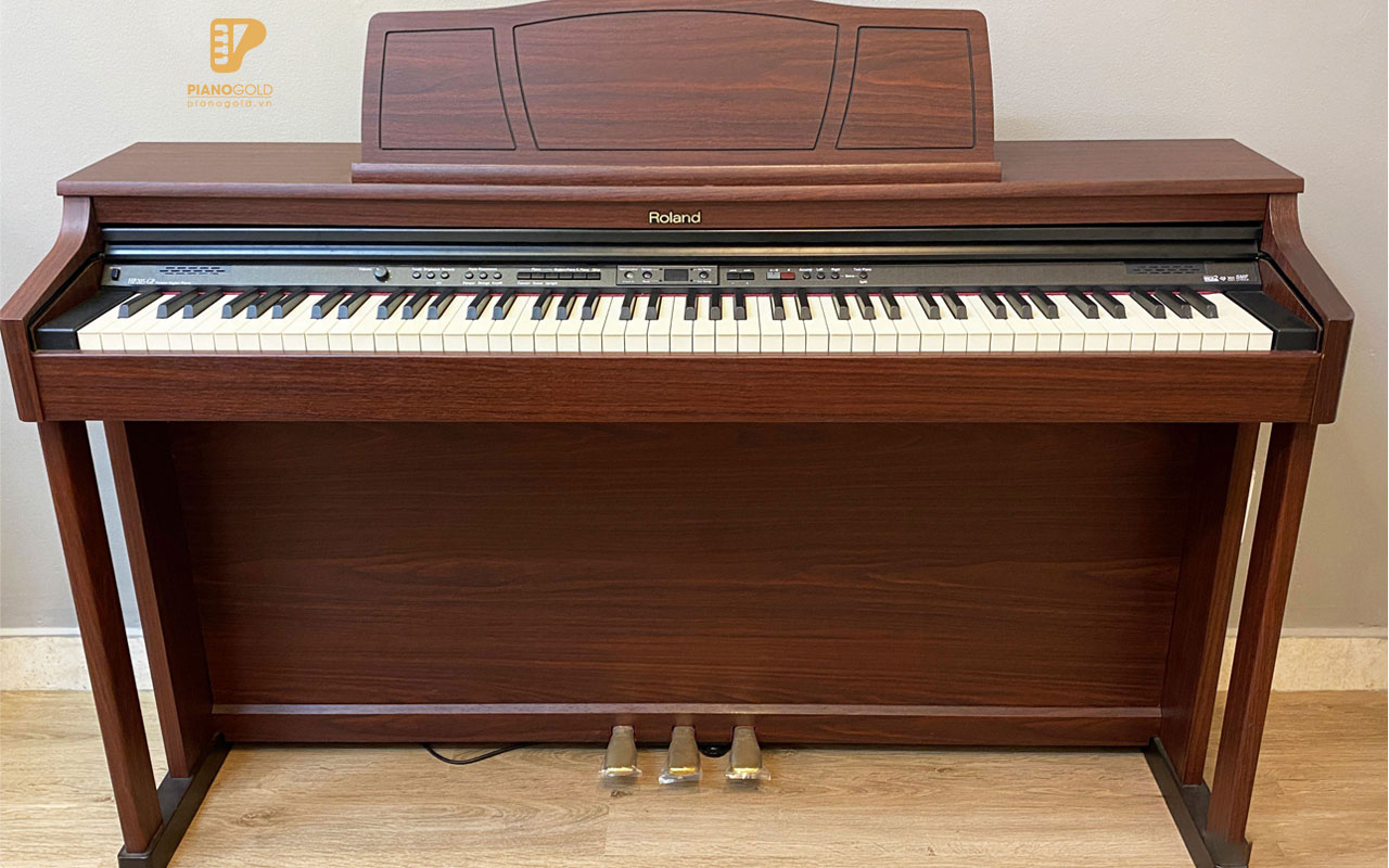 Ảnh thực tế cây đàn piano roland hp205gp tại nhà khách hàng của chúng tôi 