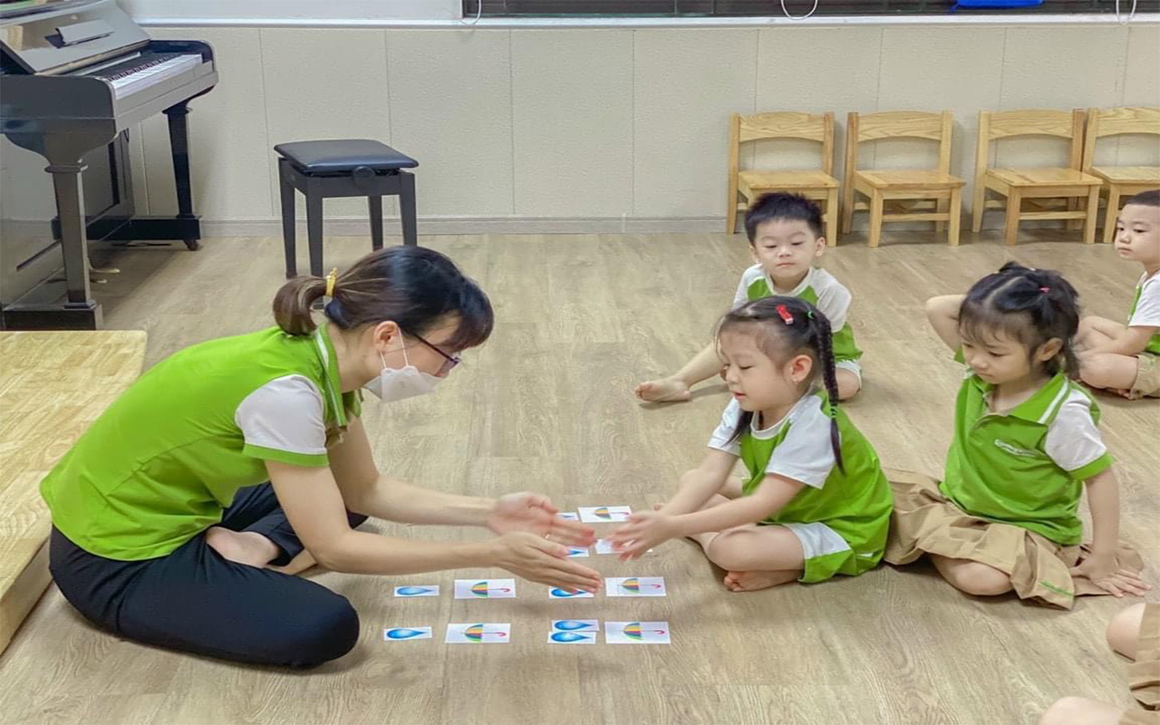 Giúp trẻ tập trung trong giờ học cảm thụ âm nhạc