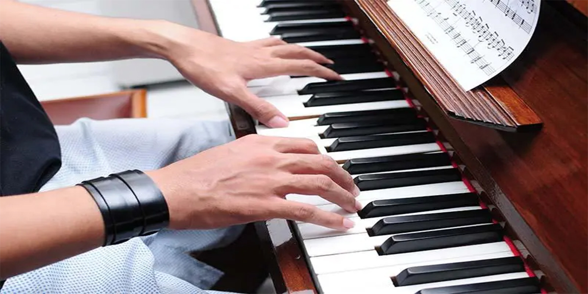 hoc piano co kho khong