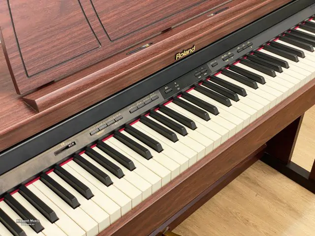 Đàn piano điện roland hp304gp