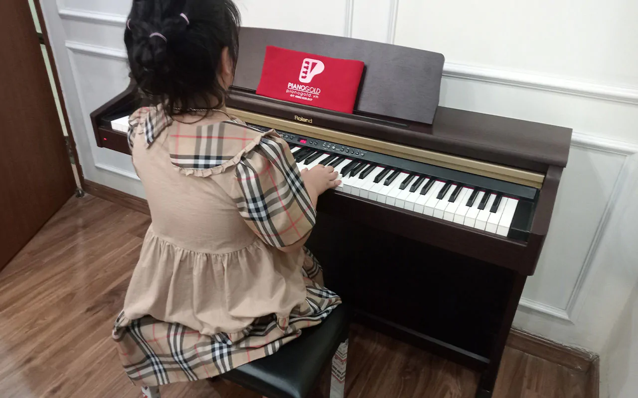 hp103 6 1 Đàn piano điện roland hp 103 được chuyển và lắp đặt tại nhà quý khách