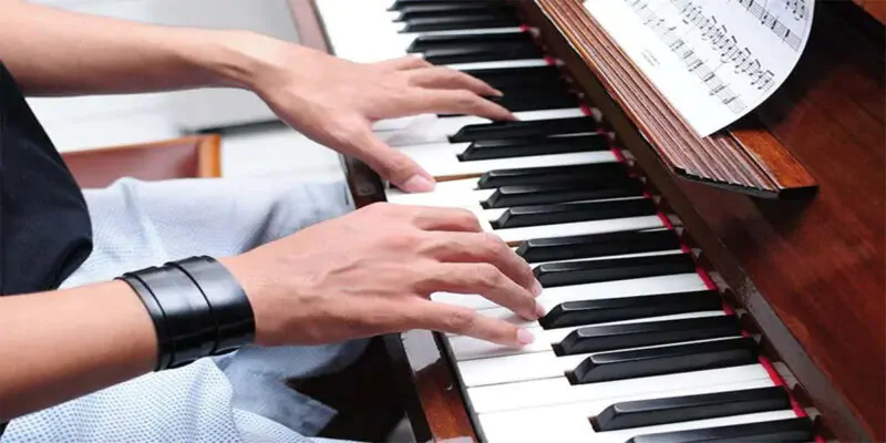 hoc piano co kho khong