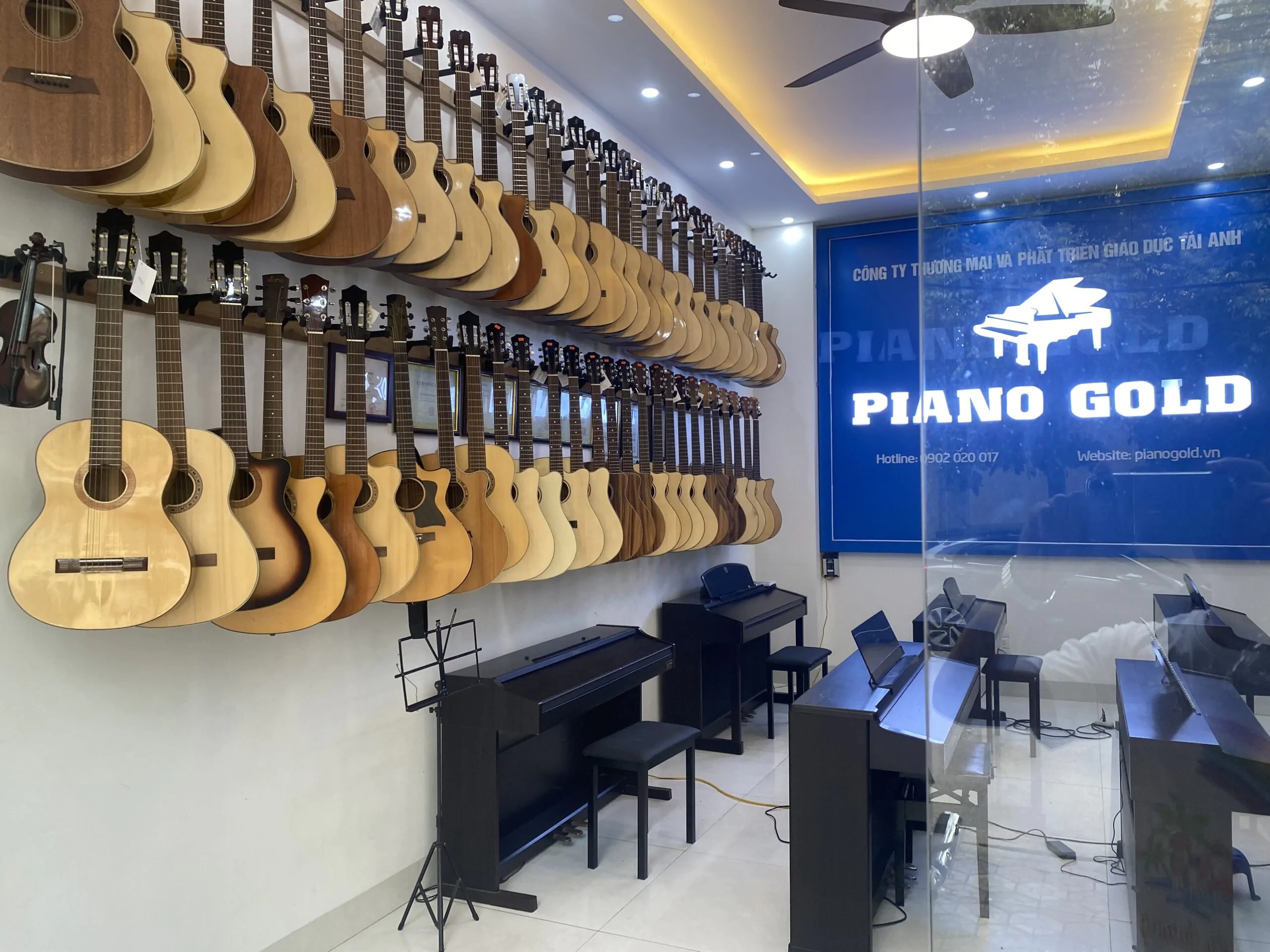 Đàn Guitar Bắc Giang